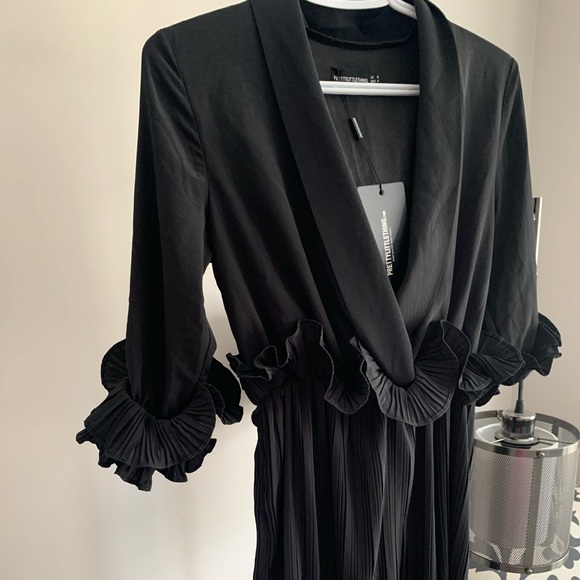 PrettyLittleThing frilly dress. Black. Size 4. - Picture 3 of 5